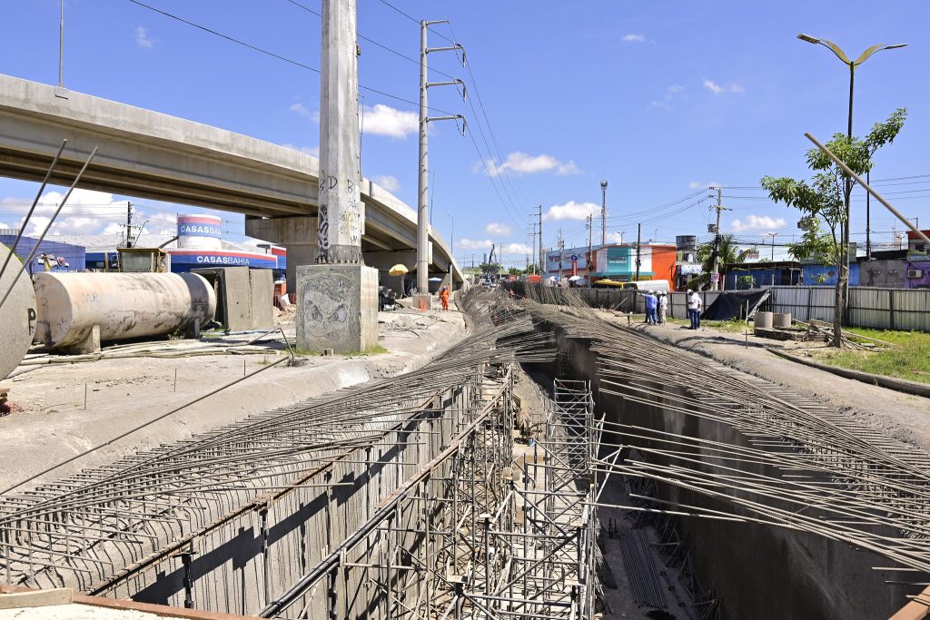 Em obra Prefeito David Almeida anuncia data para inauguração do Viaduto Rei Pelé em Manaus