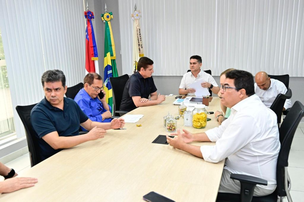 Prefeito David Almeida mantém Passe Livre Estudantil e cria grupo de trabalho para negociar renovação de convênio com o Estado