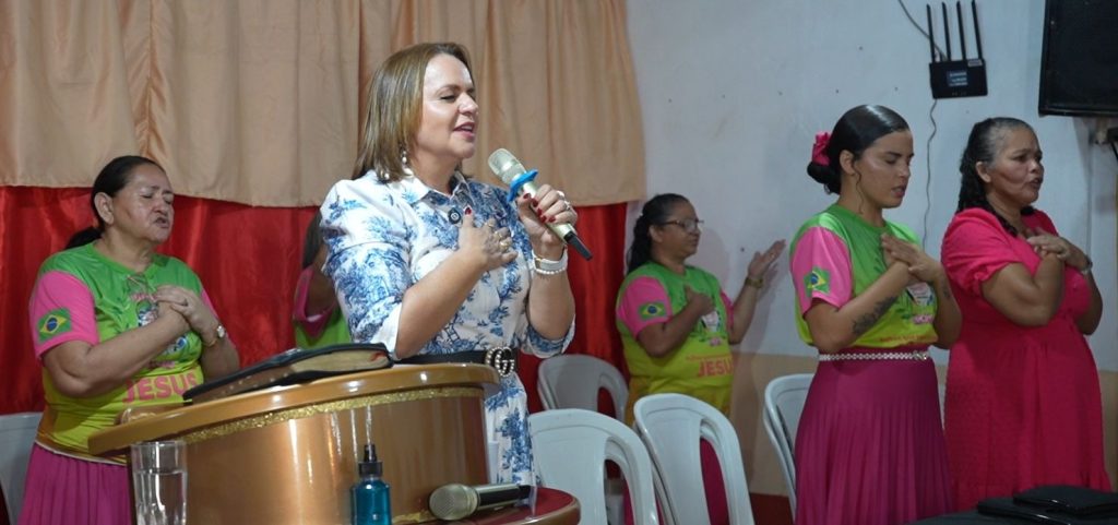 Presidente da Virada Feminina do Amazonas participa de culto com mulheres na zona leste de Manaus