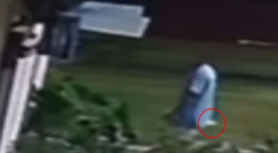 Veja o momento em que vidraceiro mata a companheira com várias facadas