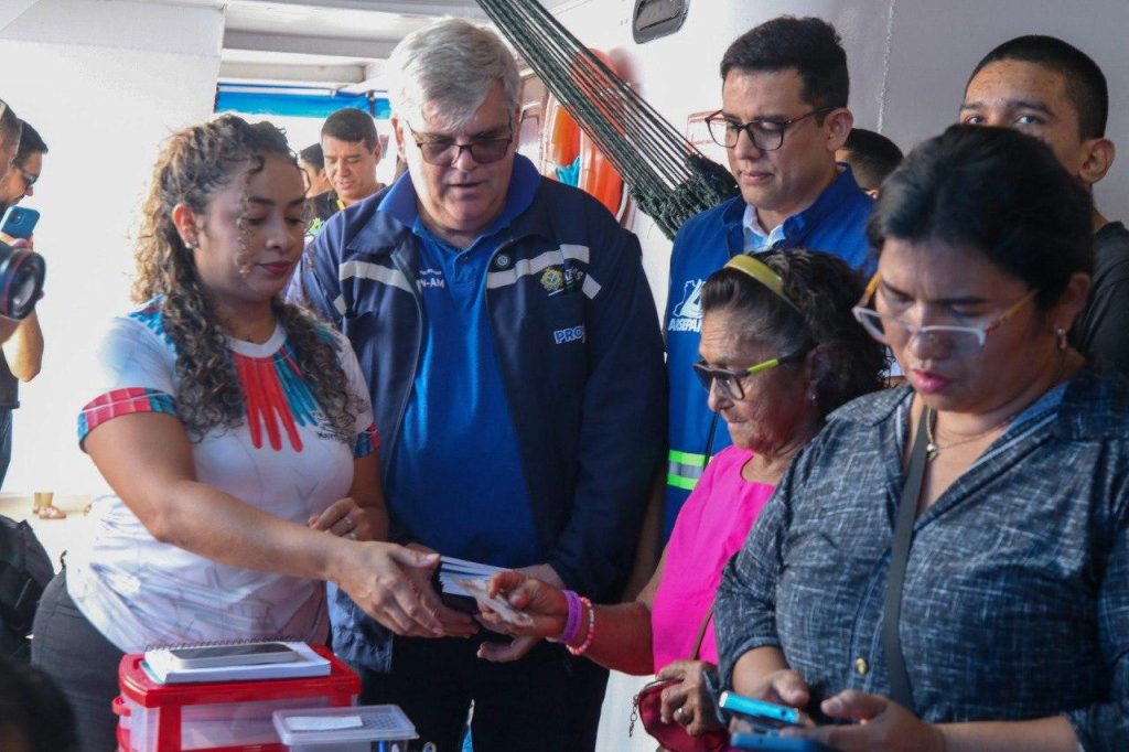 Fiscalização no transporte hidroviário garante direitos de passageiros rumo ao Festival de Parintins 2025
