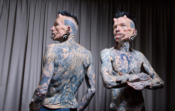 Corpo todo tatuado - home diabo