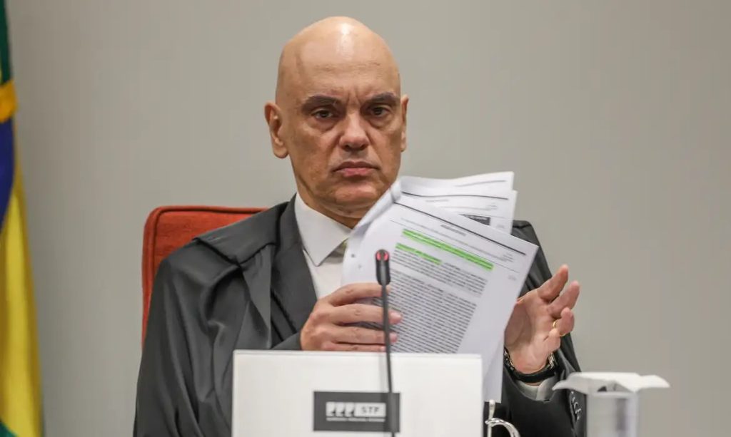 bloqueio de perfil de Constantino nos EUA