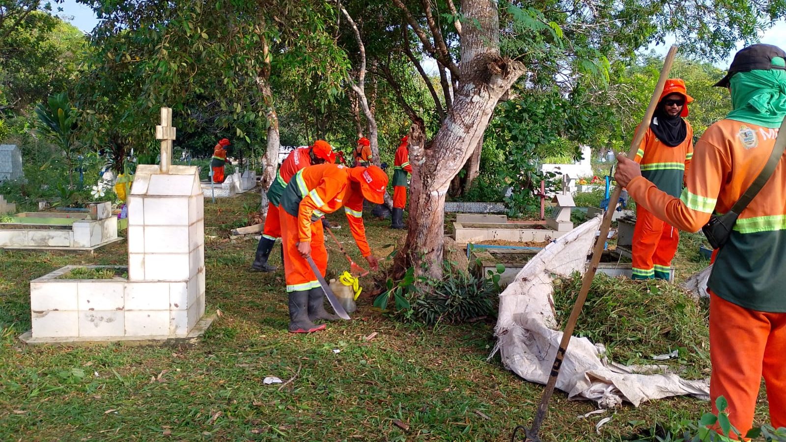 Mutirão de limpeza cemitérios Manaus Dia dos Pais