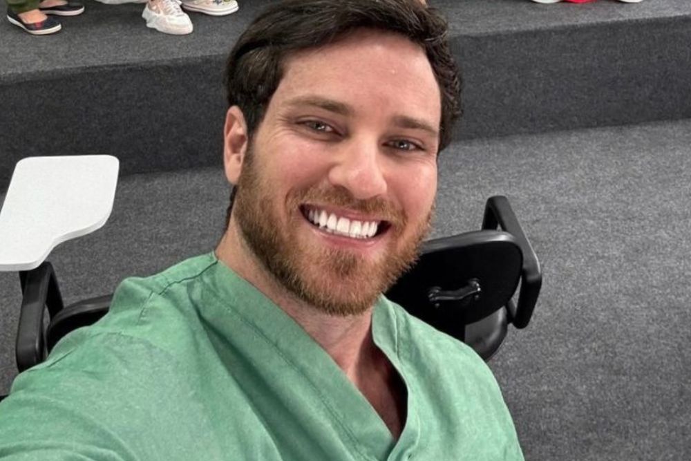 Ex-BBB Lucas Bissoli visita Hospital João Lúcio para imersão acadêmica em Manaus