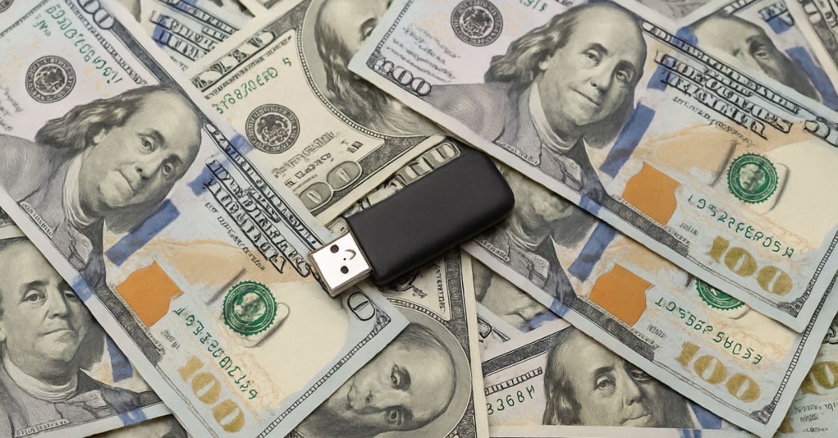 PF apreende pen drive na casa de Bolsonaro