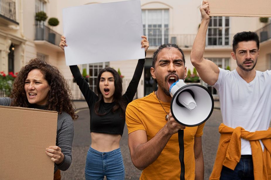Frente Povo Sem Medo protesta na Faria Lima por taxação de super-ricos