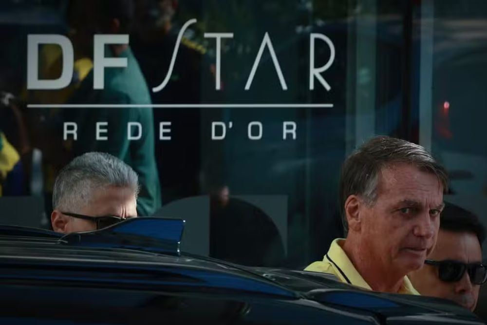 Bolsonaro deixa prisão domiciliar para realizar exames médicos em Brasília