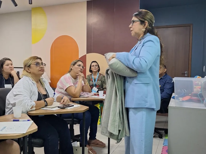 Especialista alerta que ambientes inadequados podem causar crises em crianças autistas