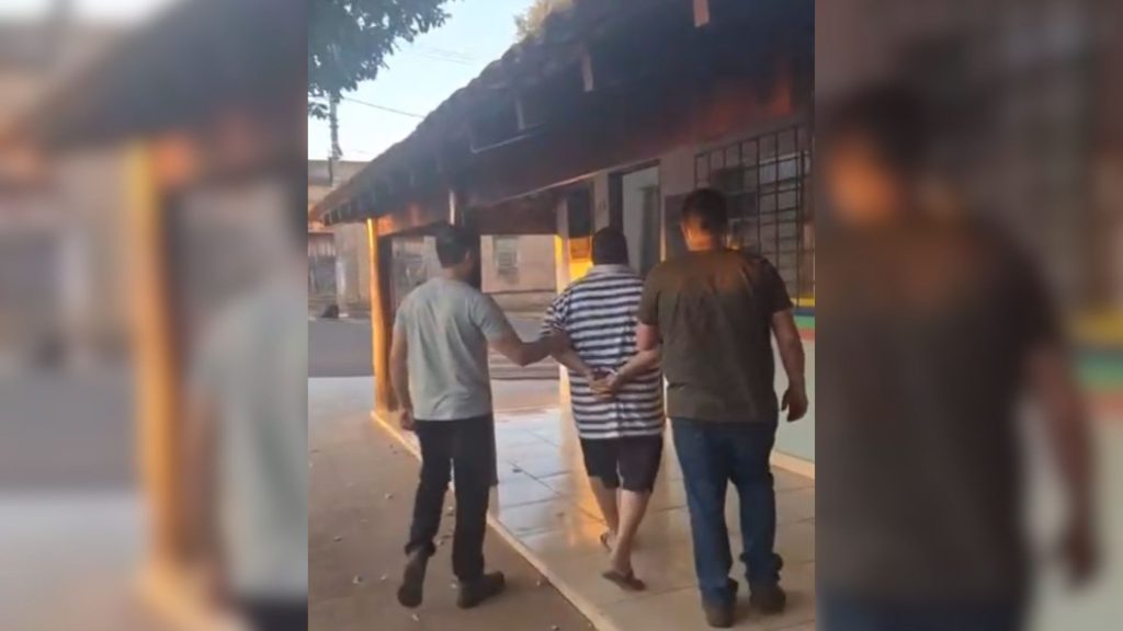 Homem condenado por matar filho com cabo de videogame é preso após 18 anos foragido