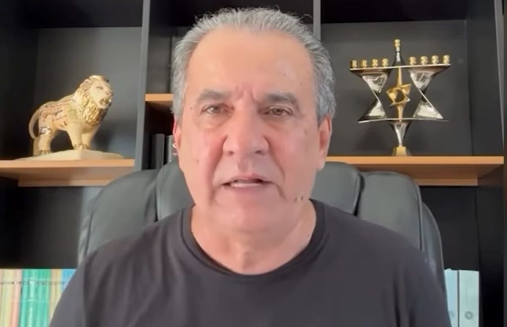 O pastor Silas Malafaia durante entrevista comentando sobre ministros do Supremo Tribunal Federal e o Banco Master.