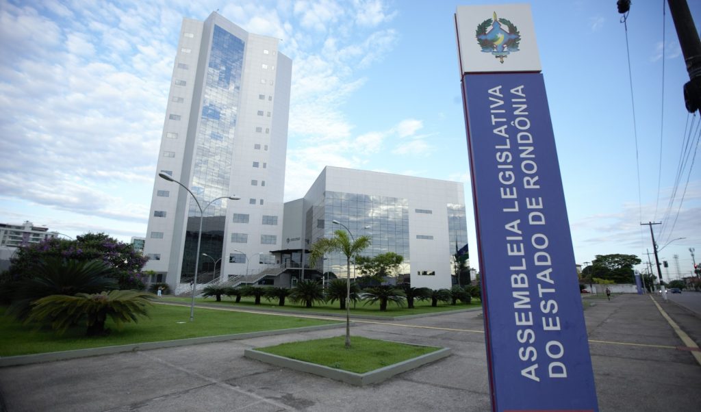 ALE-RO anuncia concurso com mais de 200 vagas e salários de até R$ 24 mil