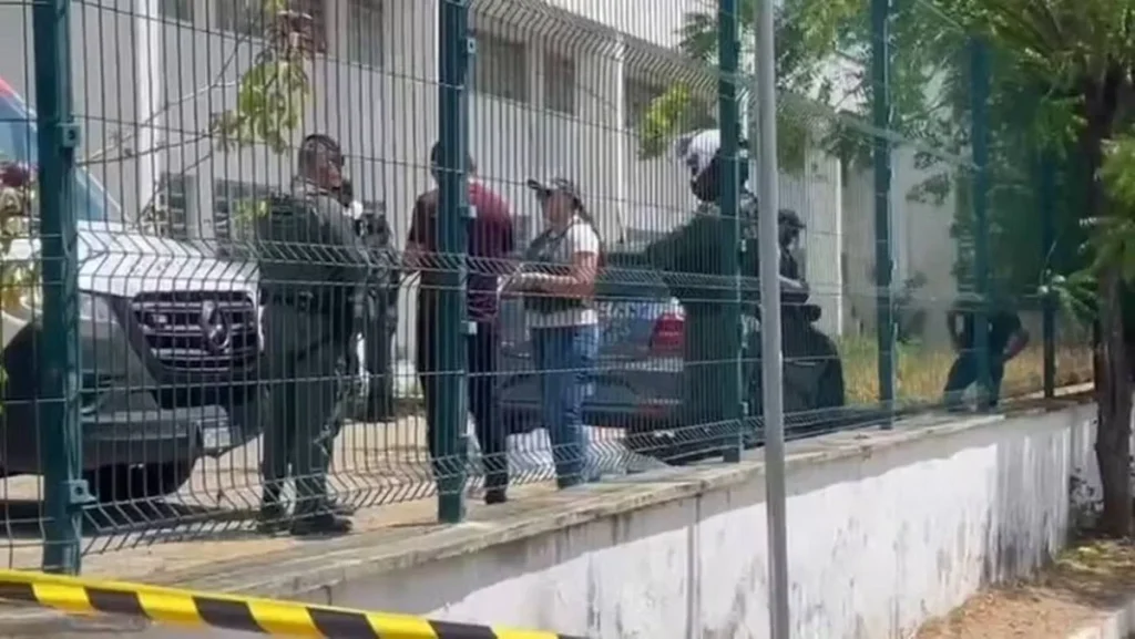 Ataque a tiros em escola deixa dois alunos mortos e três feridos