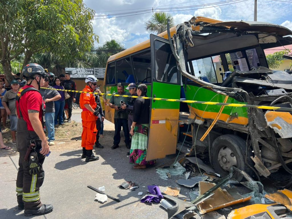 colisão carreta amarelinho Manaus