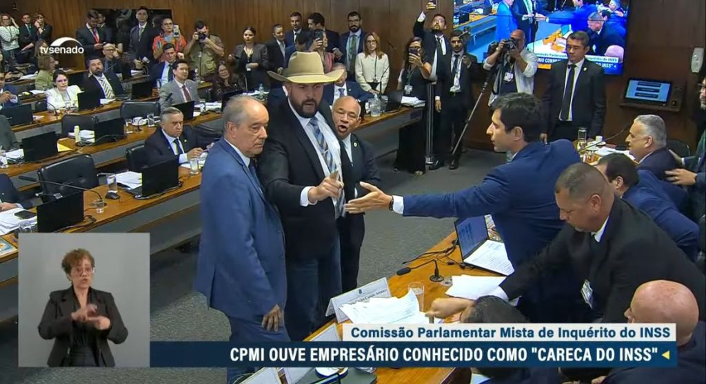 confusão na CPMI do INSS