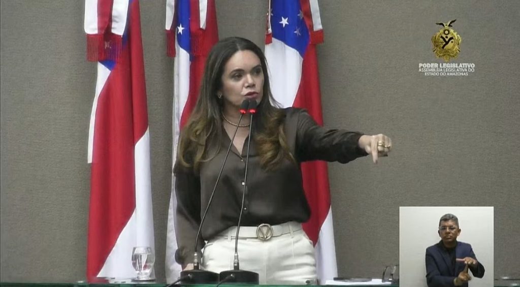 Atestado falso jornalista prisão Alessandra Campelo
