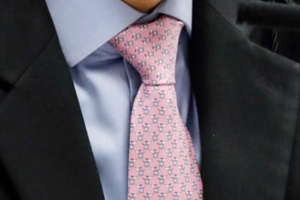 Moraes aparece com gravata de R$ 1.450 em julgamento de Bolsonaro Moraes aparece com gravata de R$ 1.450 em julgamento de Bolsonaro