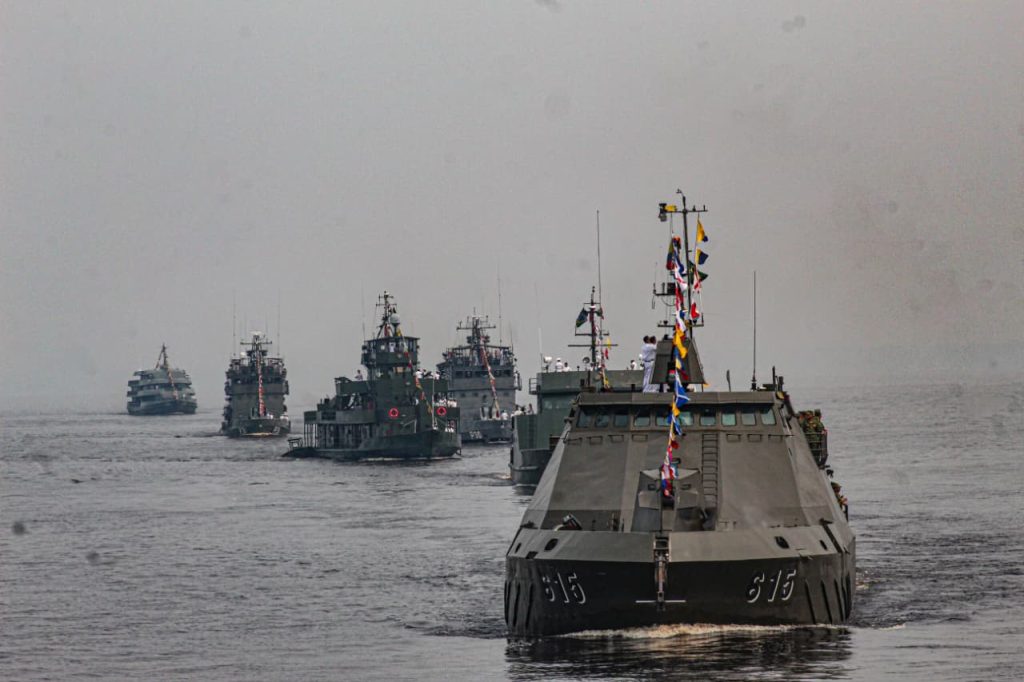 desfile naval Rio Negro Manaus