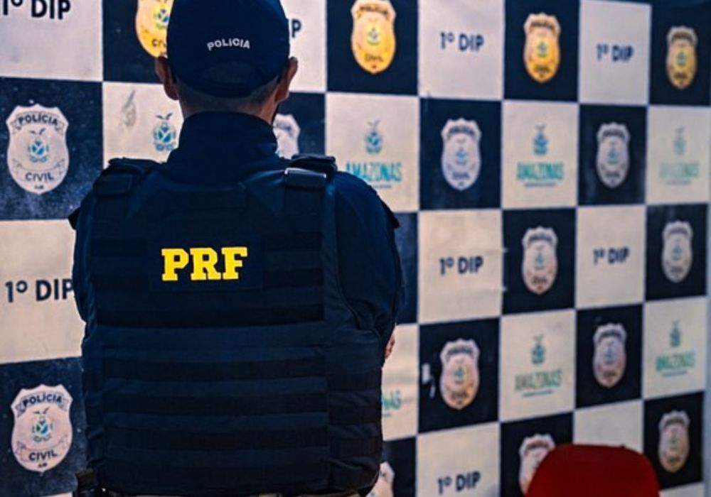 PRF cumpre quatro mandados