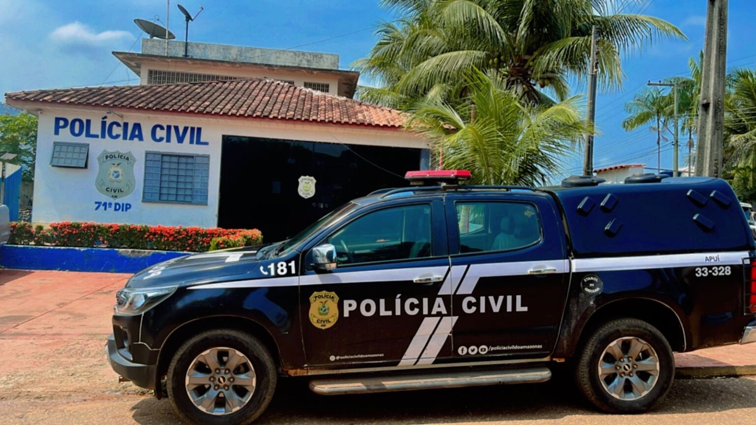 Policial civil do Amazonas durante operação em Itamarati para prender suspeito de tortura.