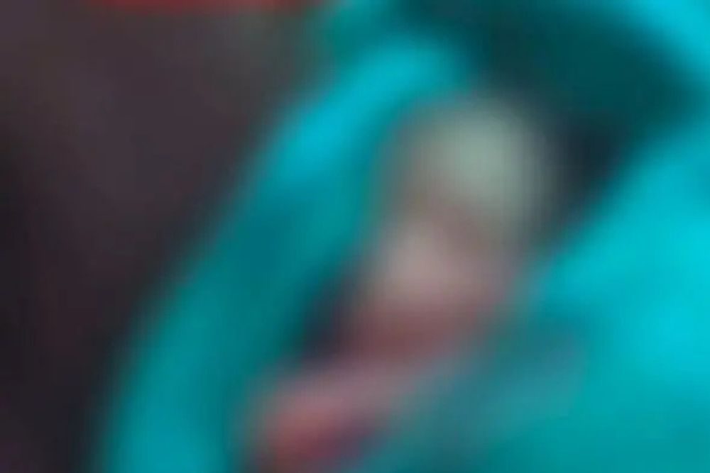Bebê prematuro declarado morto surpreende família ao chorar dentro do caixão