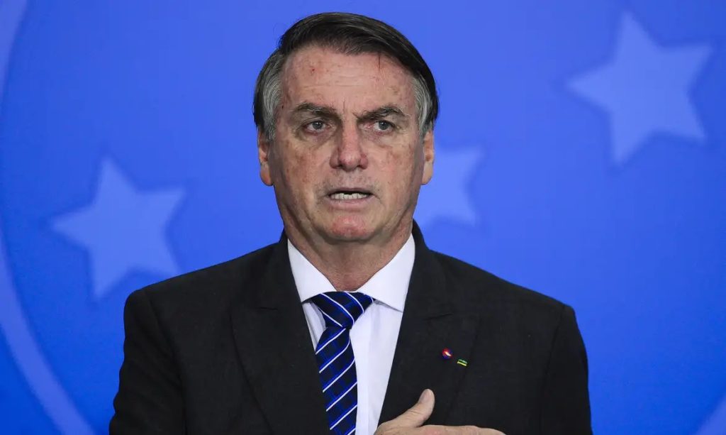 Bolsonaro tenta reduzir pena com programa “Ler Liberta” e recebe lista de livros sobre democracia e ditadura