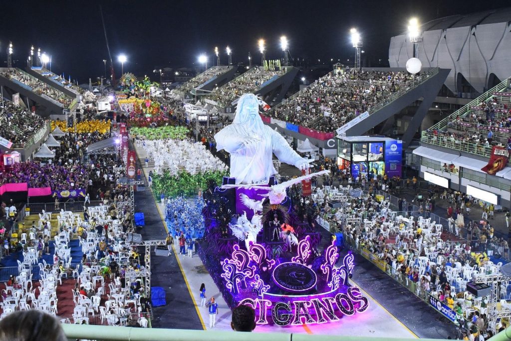 preparativos para o carnaval 2026 em manaus com escolas de samba e ensaios técnicos