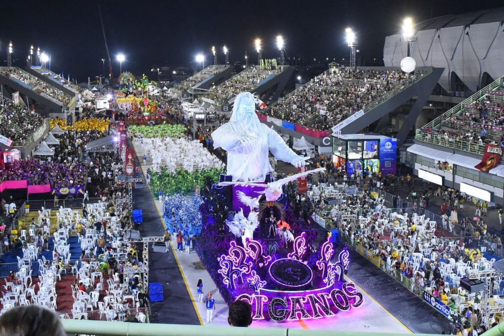 preparativos para o carnaval 2026 em manaus com escolas de samba e ensaios técnicos