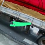 Idoso fica ferido após ser atropelado por caminhão na zona oeste de Manaus; Vídeo