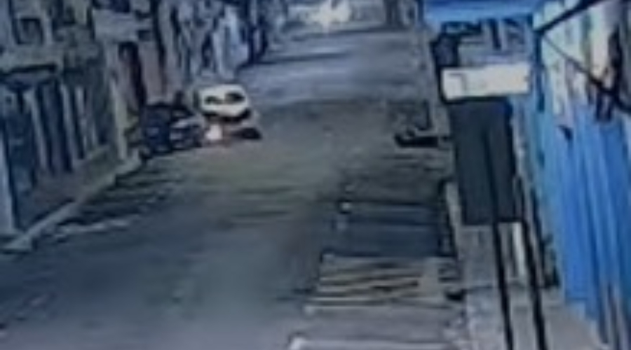 Veja o momento em que vigilante morre em colisão violenta no Centro de Manaus