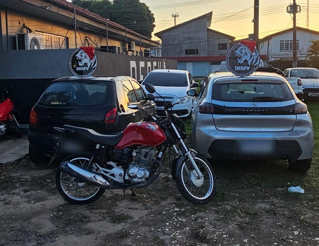 Quarteto é preso após render vigilante e roubar veículos de parqueamento em Manaus