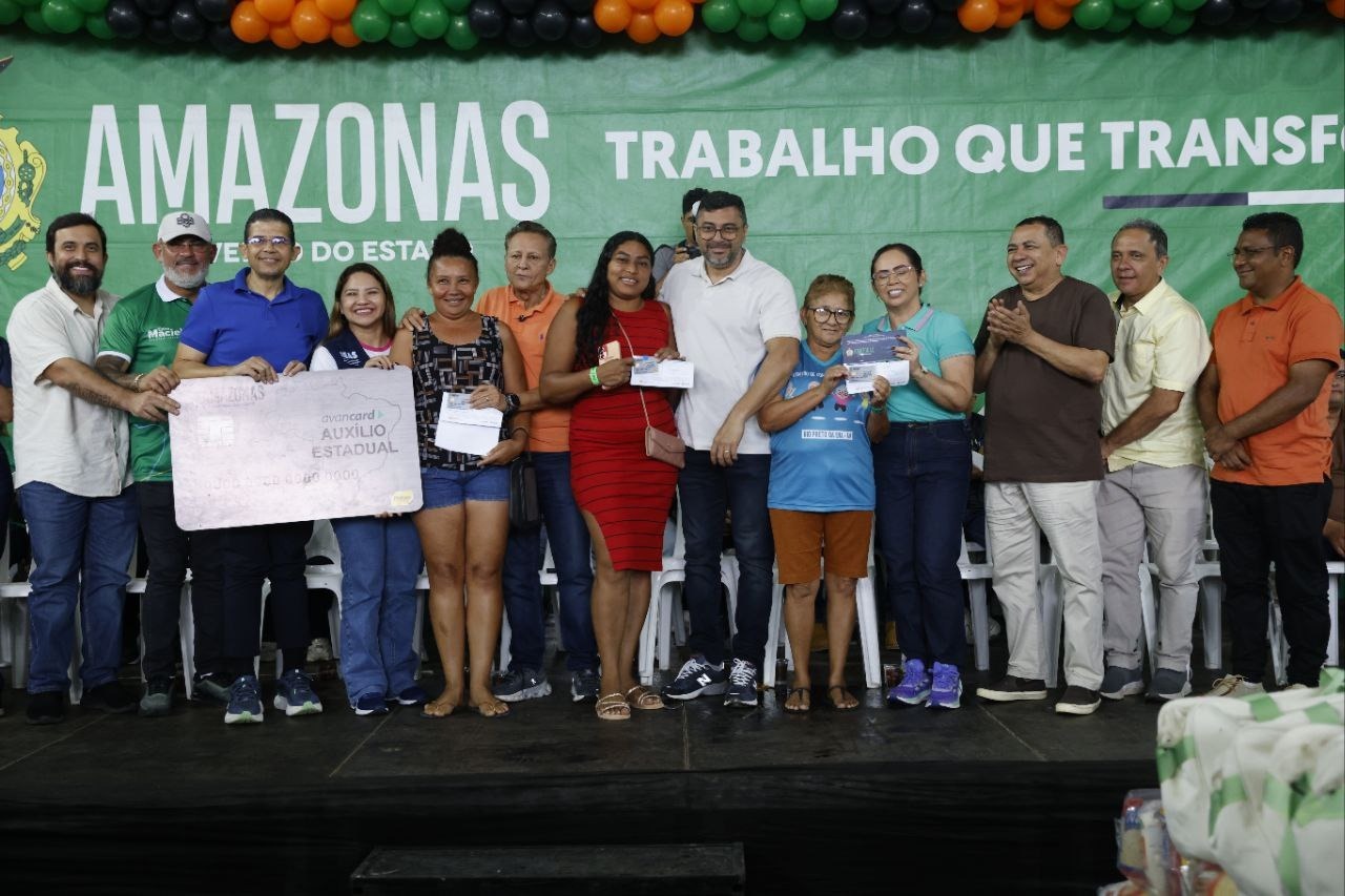 Wilson Lima entrega 500 cartões do Auxílio Estadual e amplia ações sociais em Rio Preto da Eva no Amazonas