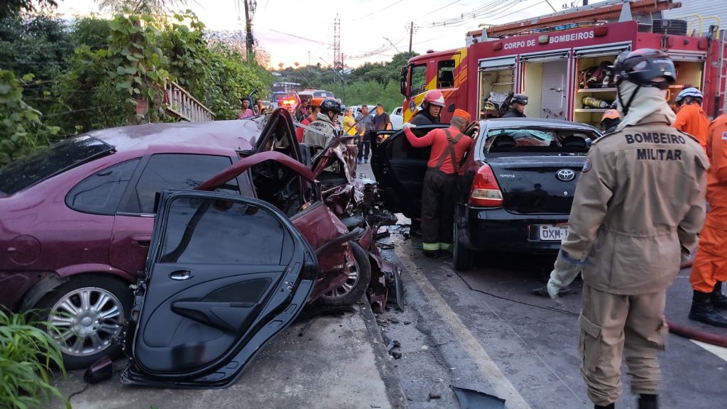 acidente na zona leste de manaus - Pai se desespera ao encontrar filho morto em grave acidente em Manaus