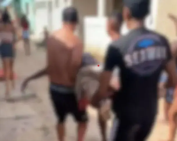 foto do hospital e atendimento ao jovem após ataque de tubarão
