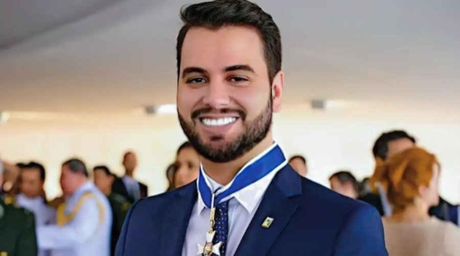 Filipe Martins deixa prisão domiciliar e vai para presídio por ordem de Moraes