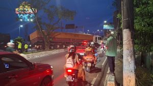 caminhão descontrolado na avenida efigênio salles em manaus
