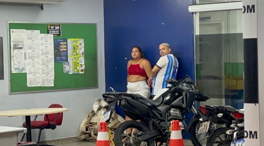 Casal é flagrado vendendo drogas em beco na Zona Oeste de Manaus