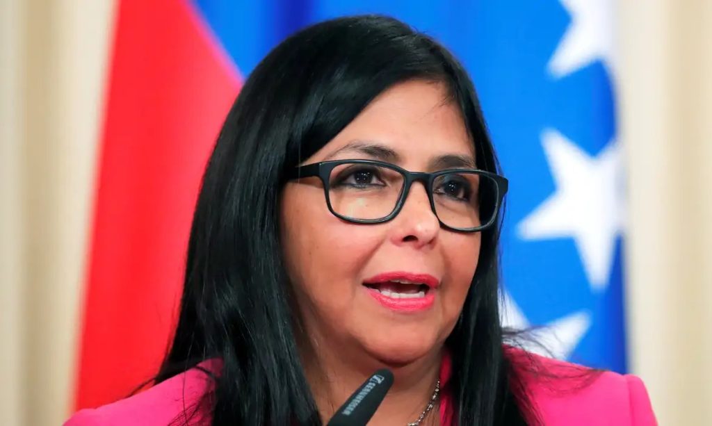 Delcy Rodríguez durante anúncio de anistia geral na Venezuela