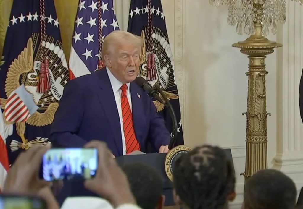 Donald Trump em coletiva de imprensa na Casa Branca ao lado de Friedrich Merz sobre o conflito no Irã