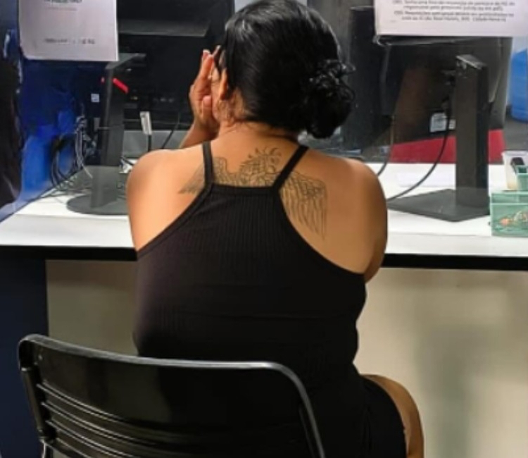 Mulher é presa por homicídio em Manaus no dia do seu aniversário