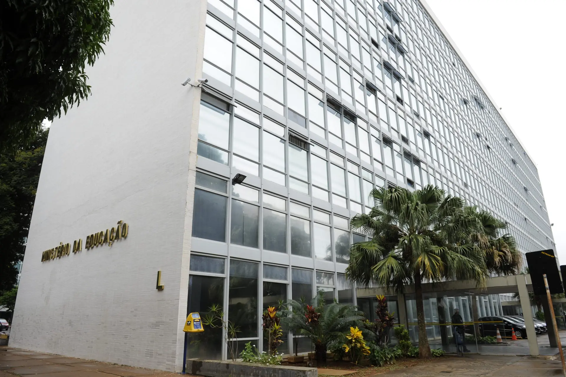 duas plataformas digitais para formação continuada de profissionais da educação
