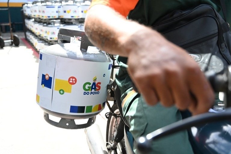 foto de botijão de gás do programa gás do povo