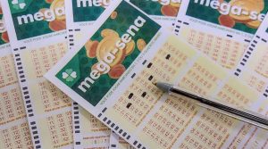 Mega-Sena 2965 acumula após ninguém acertar as dezenas 01, 20, 22, 23, 35 e 57, e o próximo prêmio está estimado em R$ 102 milhões. Na quina, 65 apostas levam R$ 47.303,48 cada, enquanto 4.783 apostas na quadra recebem R$ 1.059,63.