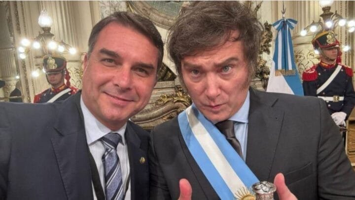 Milei começa a voltar os olhos para eleições no Brasil e declara apoio a família Bolsonaro