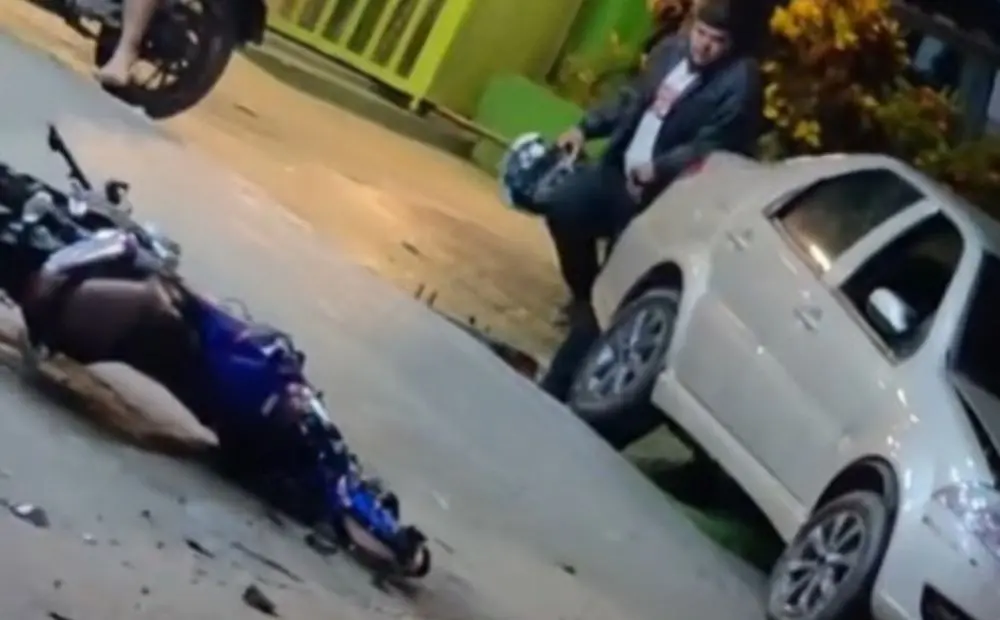 Acidente de trânsito em Manaus na Avenida Desembargador João Machado com motocicleta de aplicativo