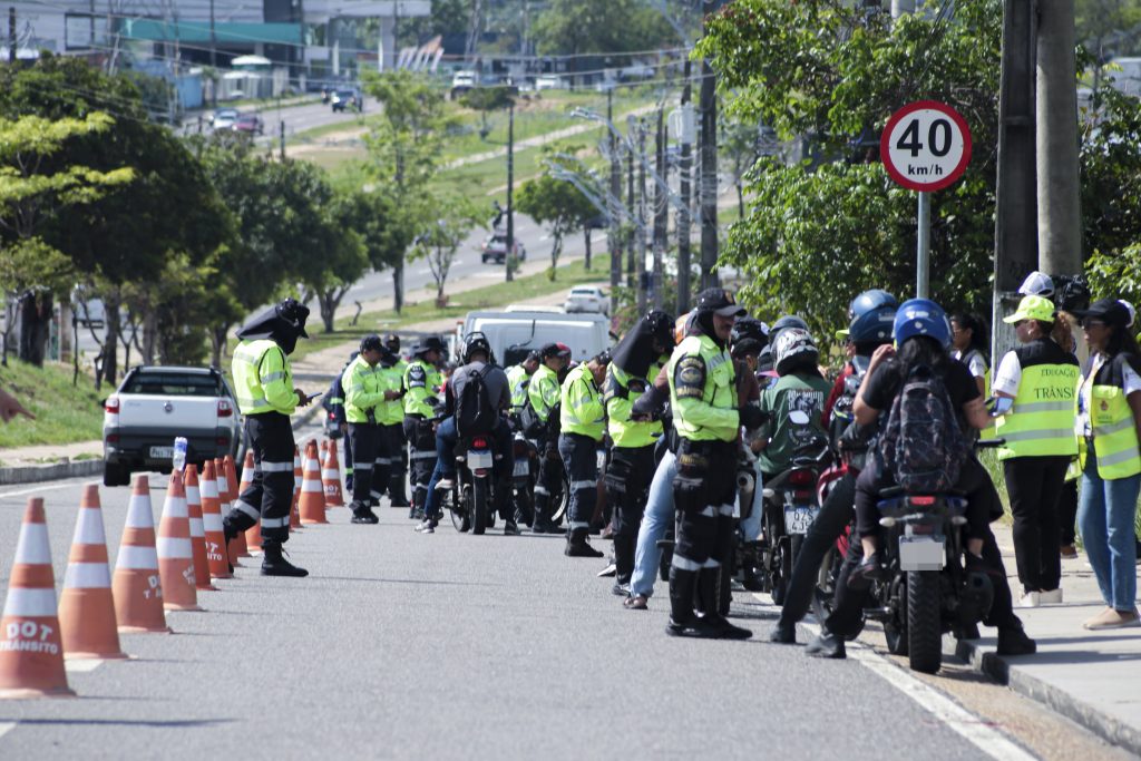 Operação do IMMU apreende veículos que realizavam transporte clandestino em Manaus
