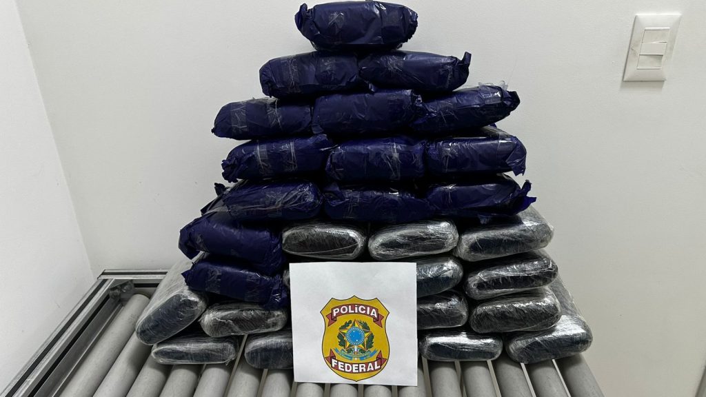 imagem da apreensão de maconha no aeroporto de tefé