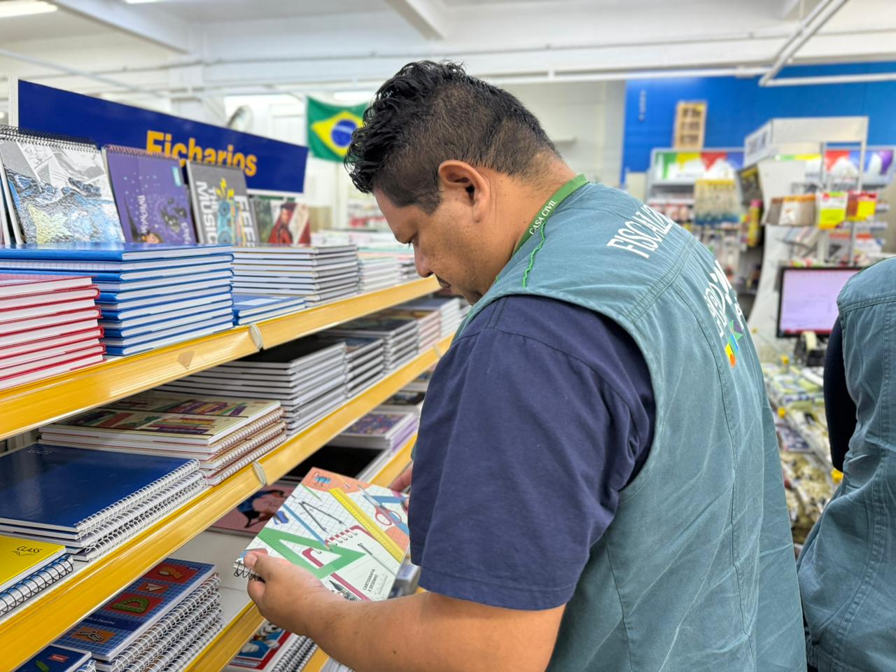 Pesquisa do Procon revela variação de até 300% no material escolar em Manaus