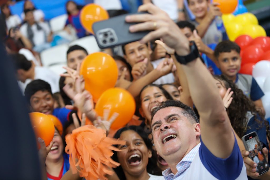 Prefeito David Almeida transforma Manaus na capital com 100% das salas de aula climatizadas