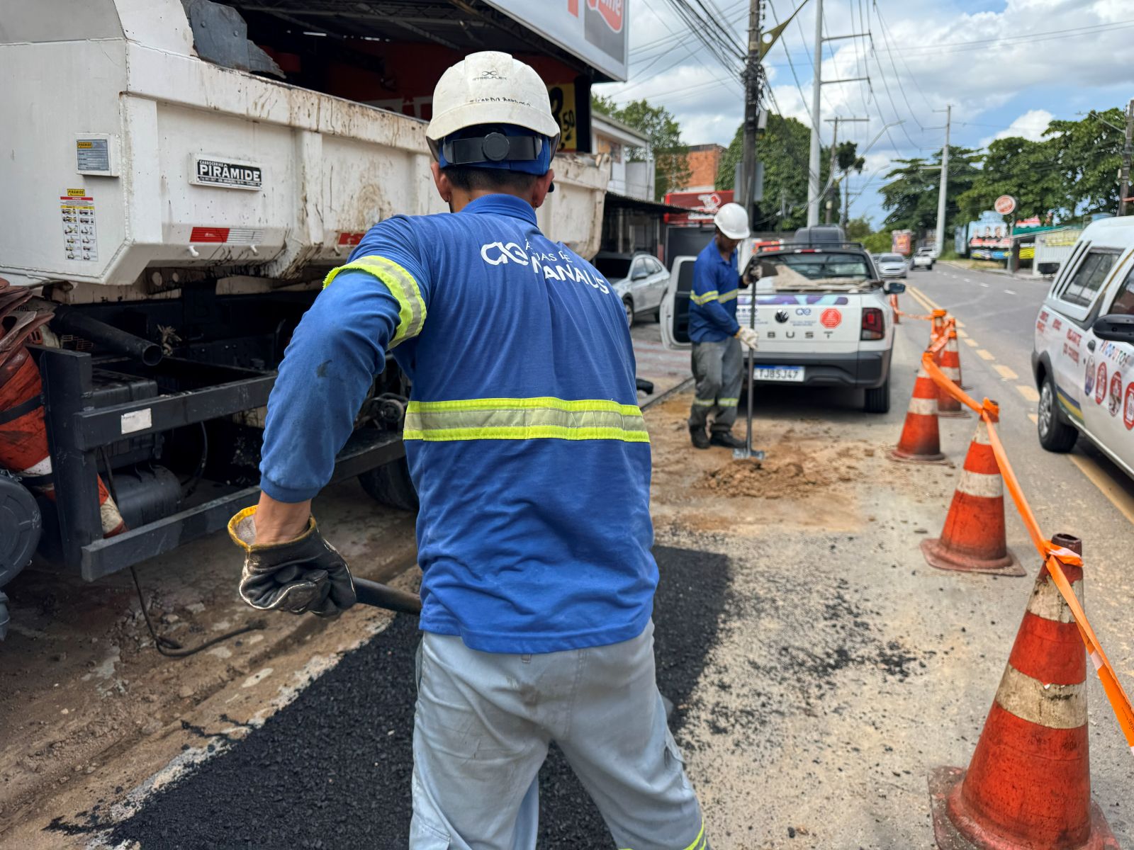 Seminf fiscaliza serviço da águas de Manaus após vazamento no bairro Parque 10